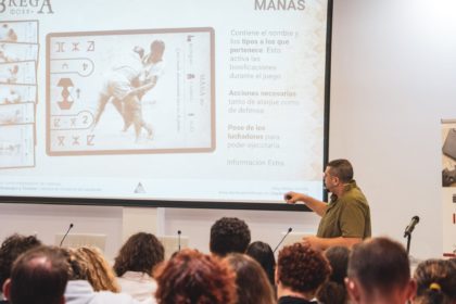 Aday presenting Brega Mañas slide at Cámara Lanzarote